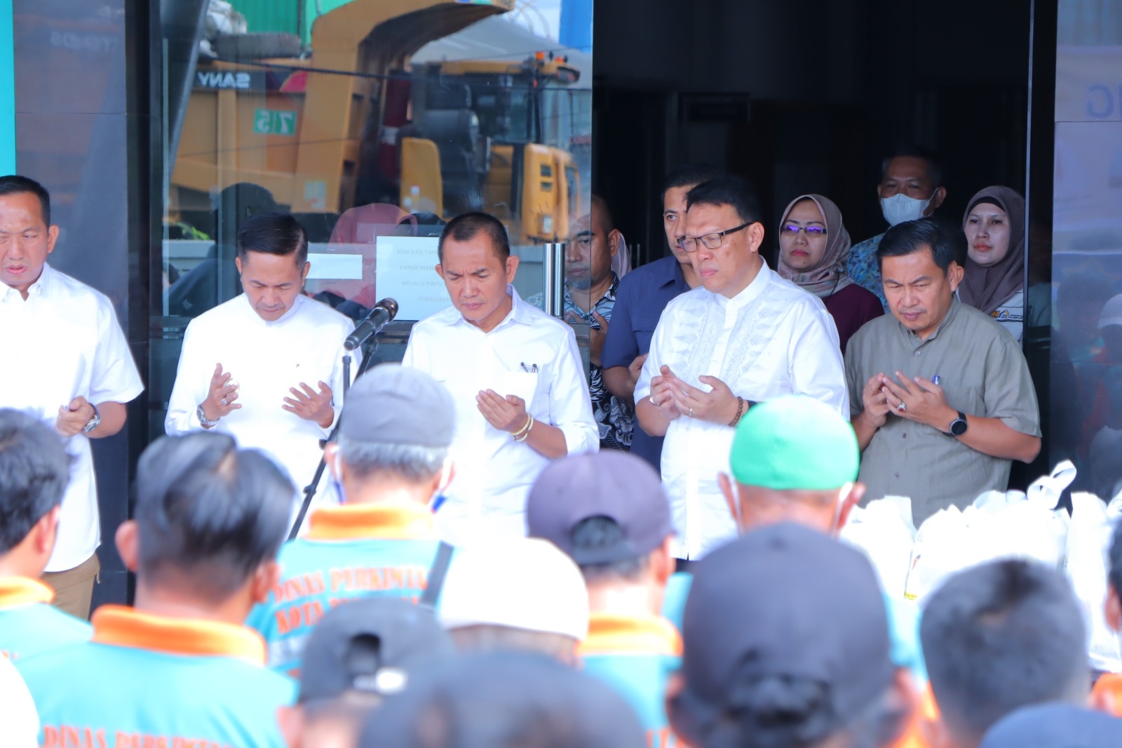 Pj Walikota Palembang Ratu Dewa Berikan Ribuan Bingkisan Sembako dan THR untuk Tenaga PHL