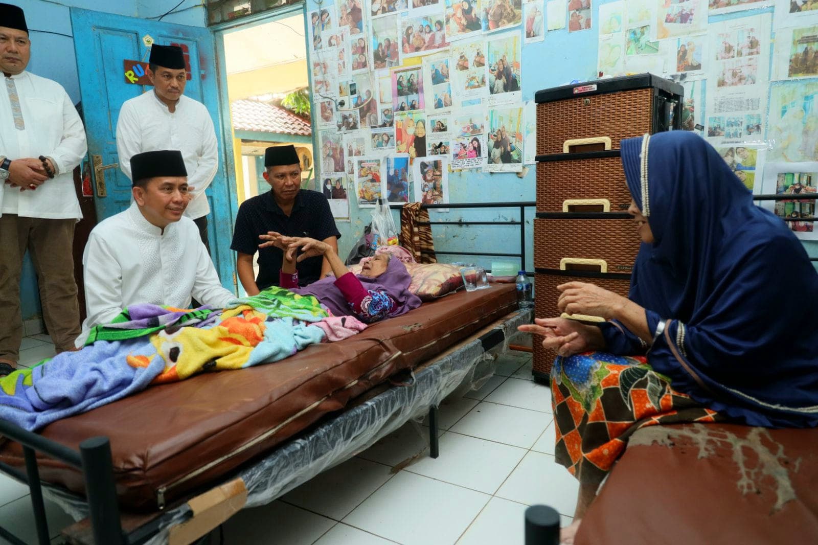 Pj Gubernur Sumsel Agus Fatoni Sambangi Panti Jompo saat Hari Lebaran, Berikan Bantuan dan Santunan