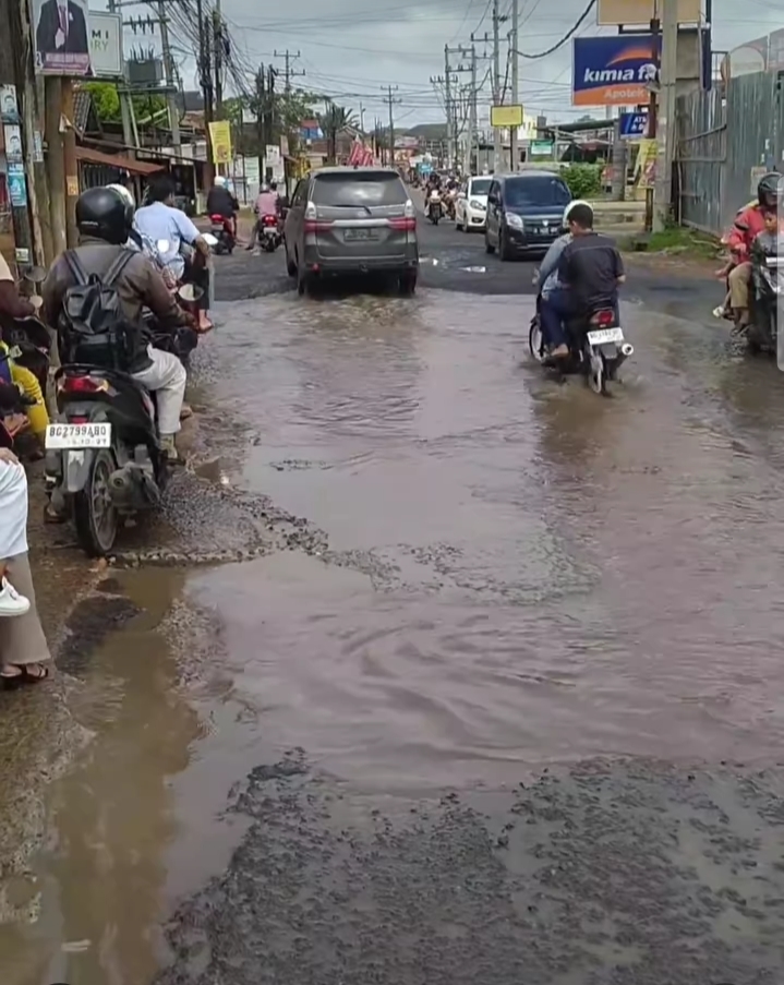Akibat Hujan Deras, Jalanan di Sumsel Banyak Rusak, Begini Kata PUBM