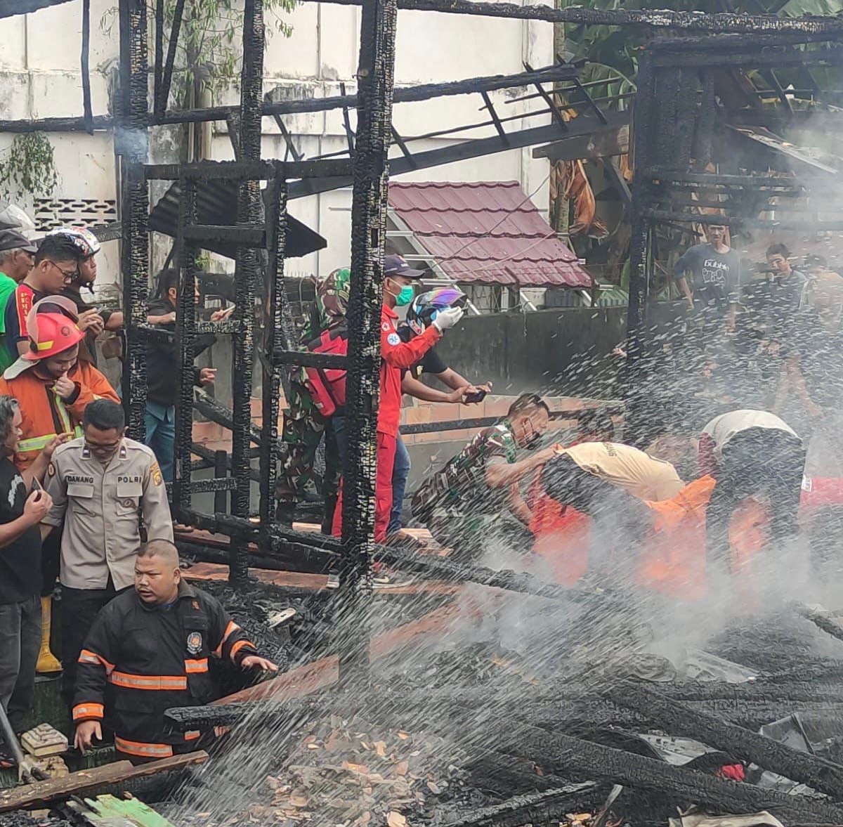 Kebakaran di Palembang, Buruh Tertimpa Puing Bangunan Meninggal Dunia