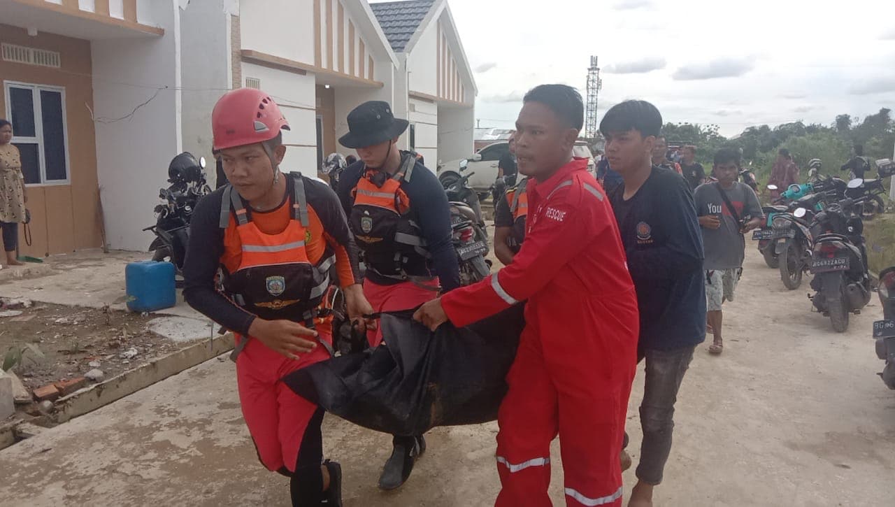 Selama 5 Jam Pencarian, Tim SAR Gabungan Berhasil Menemukan Bocah yang Tenggelam di Sungai Borang Palembang
