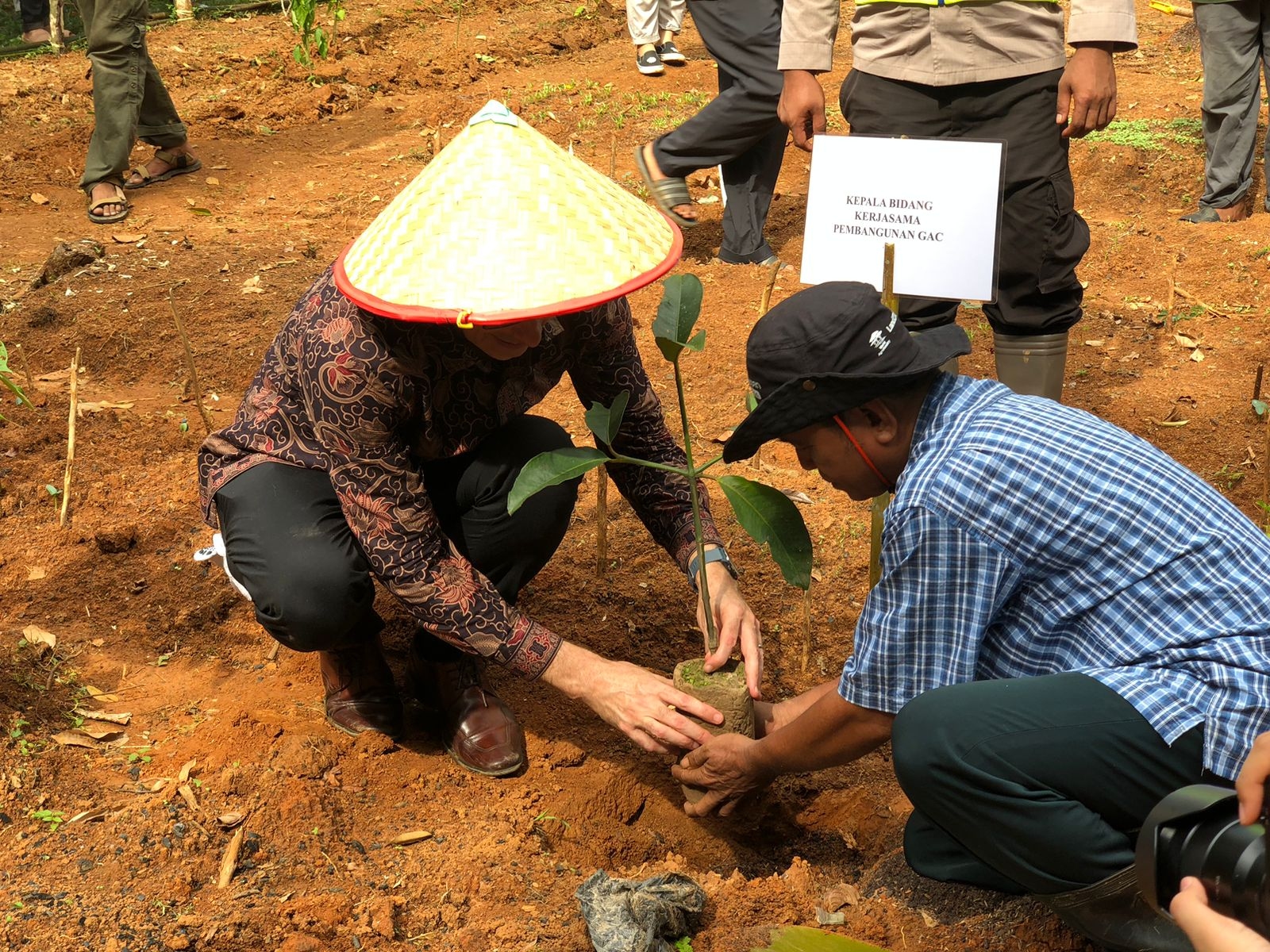 Kedutaan Besar Kanada Terkesan dengan Penerapan Agroforestri di Desa Pelaju, Banyuasin Sumsel