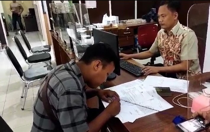 Maling Bertopeng Bobol Rumah Pedagang Rokok Keliling di Palembang