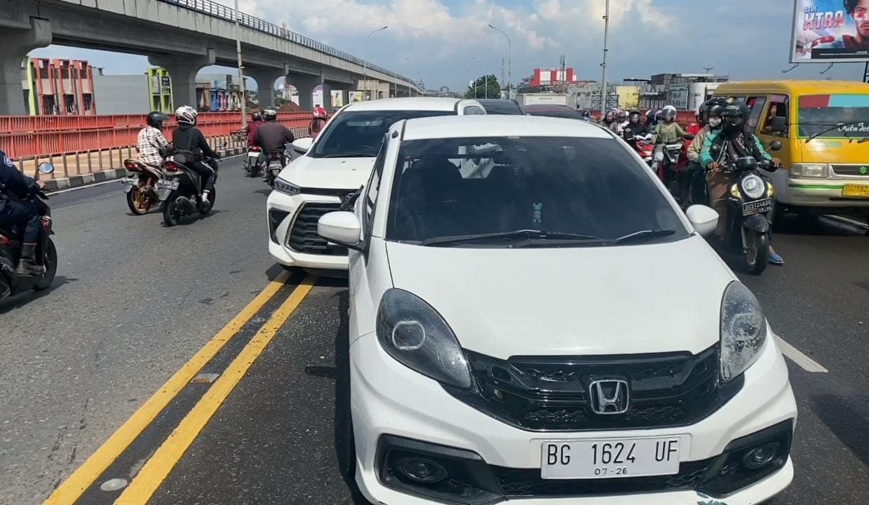 Tabrakan Beruntun 3 Mobil Terjadi di Jembatan Ampera, Sebabkan Macet Panjang