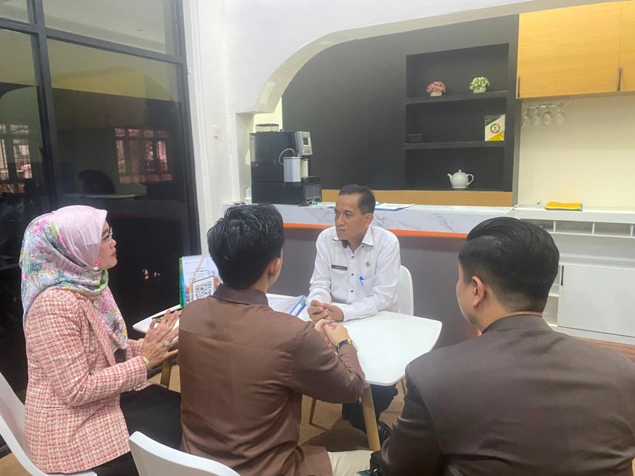 Diberhentikan Sepihak, Dosen S2 UKB Lapor ke Disnaker Palembang