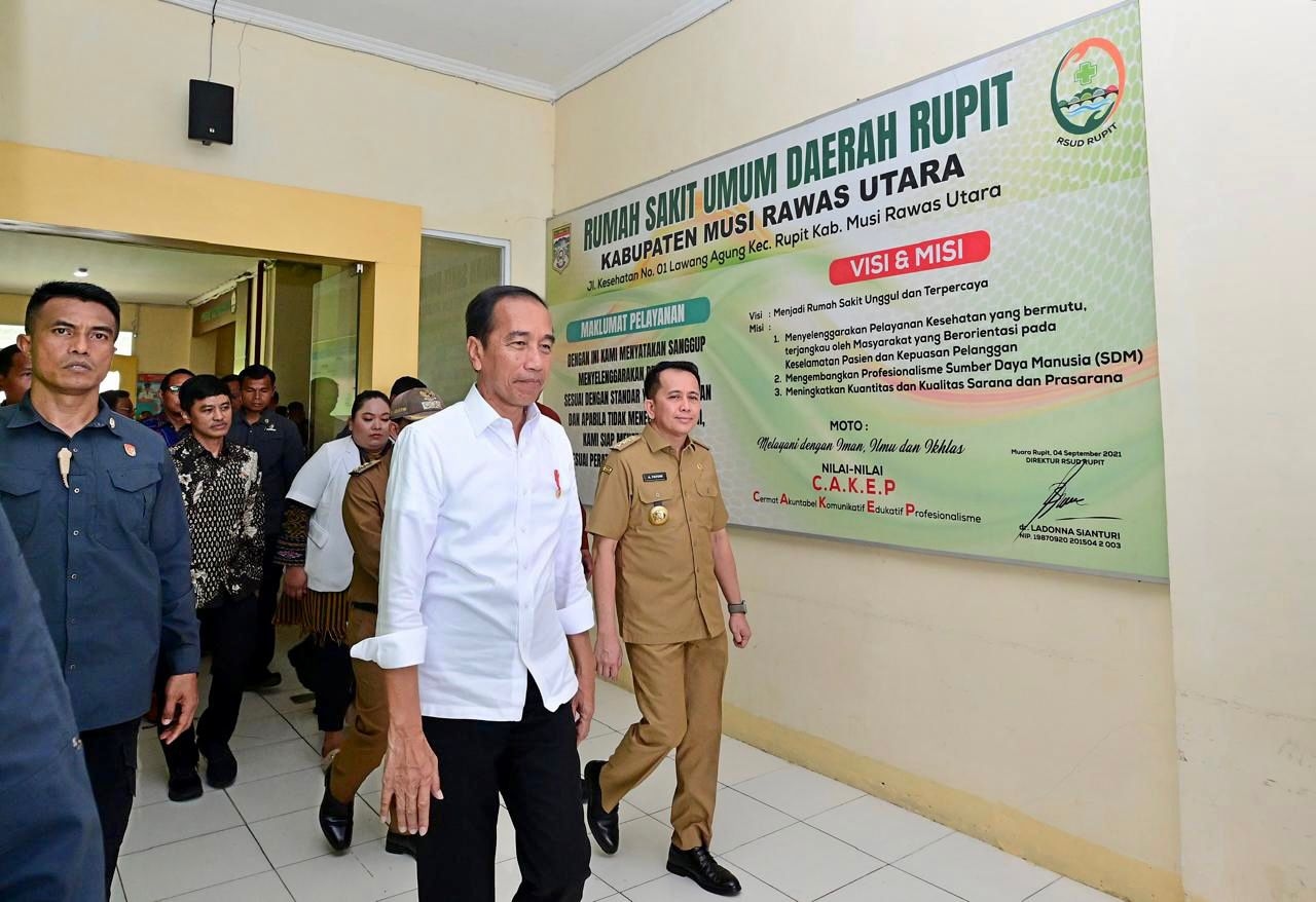 Pj Gubernur Sumsel Agus Fatoni Dampingi Kunker Presiden Jokowi, Tinjau RSUD Rupit dan Blusukan ke Pasar di Muratara
