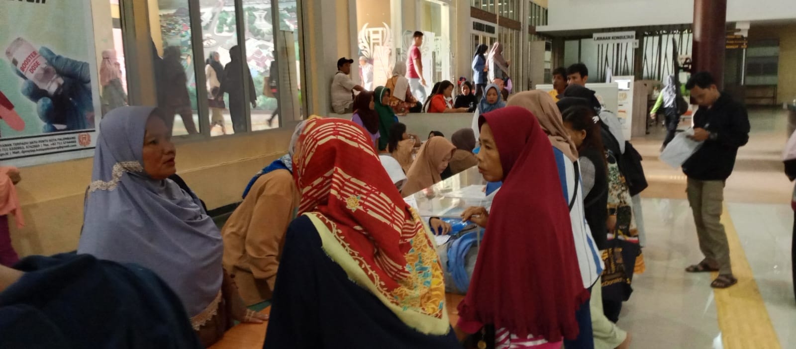 Puluhan Wali Murid Serbu MPP Palembang, Cek Jalur Afirmasi PPDB 2024