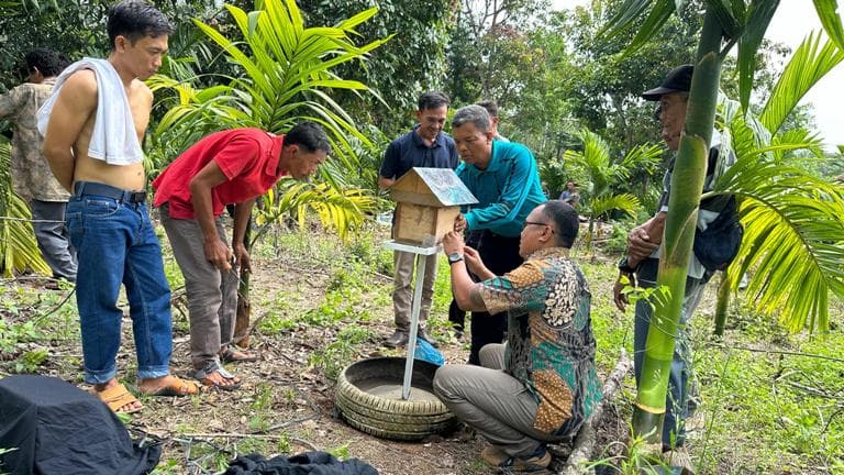 PT Bukit Asam Tbk Dukung Budidaya Lebah Madu di Desa Embawang untuk Kesejahteraan Masyarakat