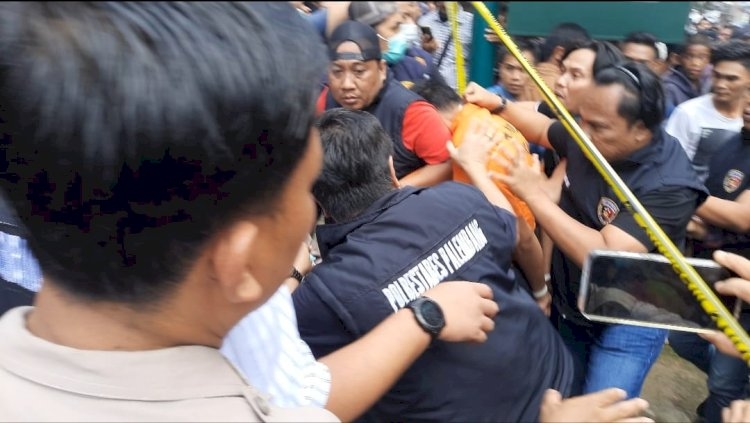 Hampir Diamuk Masa, Pelaku Tunjukkan Lokasi Jenazah Karyawan Koperasi yang Dicor