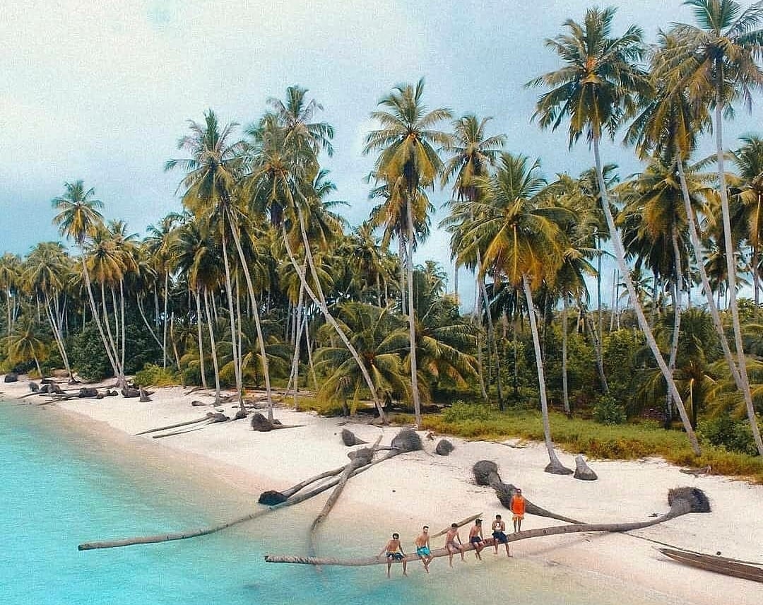 Pantai Krui, Hawaii-nya Indonesia dengan Segala Keindahan Alam yang Luar Biasa