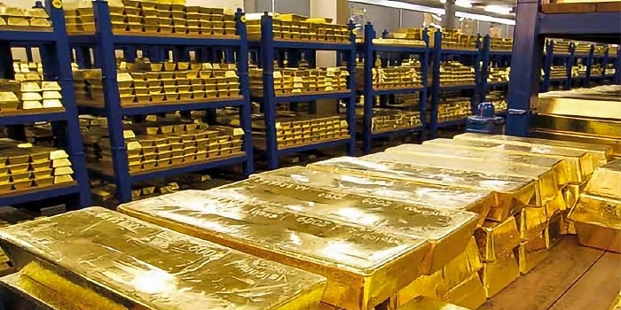 Harga Emas Awal Tahun 2025: Antam Turun Rp14.000, UBS Turun Rp10.000