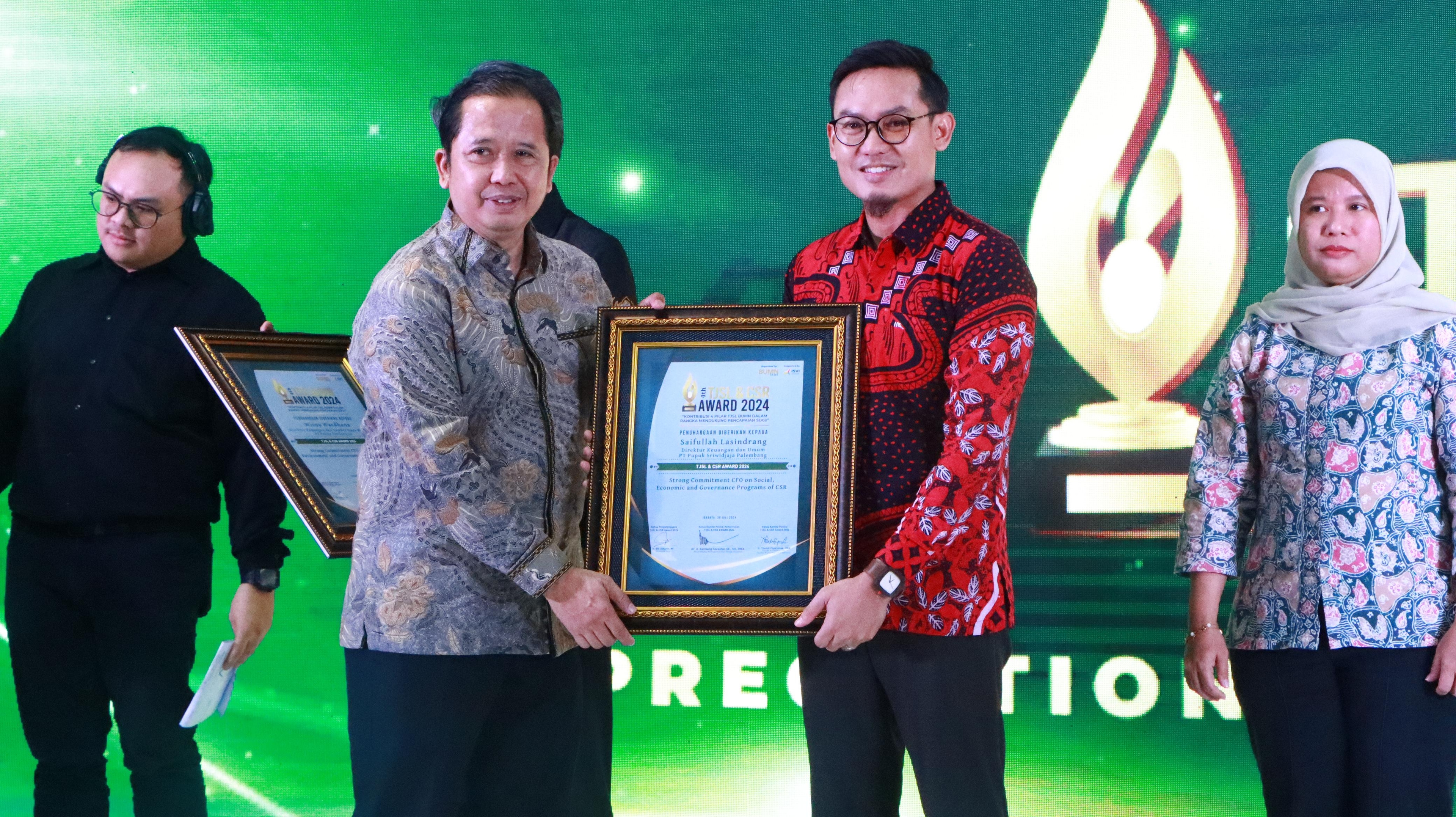 Dukung Pencapaian SDGS, Pusri Raih Penghargaan Platinum Pada TJSL dan CSR Award 2024