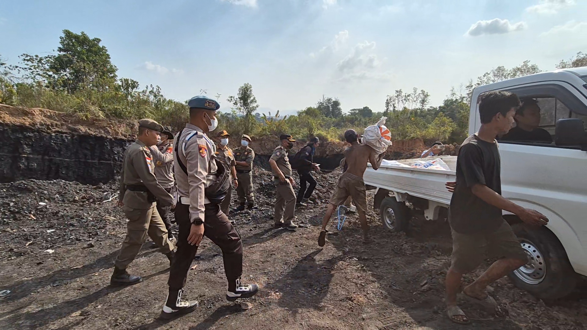 Diduga Bocor, Tim Operasi Gabungan Amankan Dua Penambang Batubara Ilegal di Muara Enim