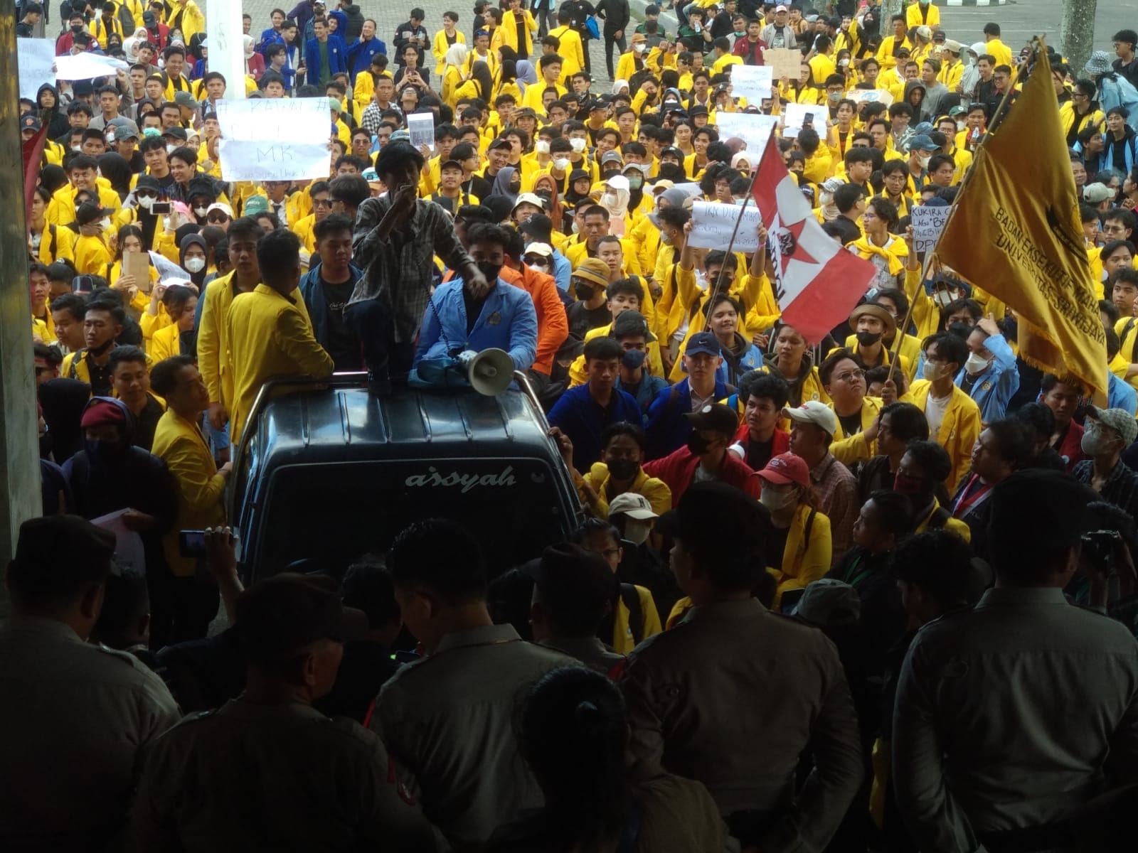 Aksi Demo Mahasiswa di Palembang Mundur, Polisi Tetap Siaga di DPRD Sumsel