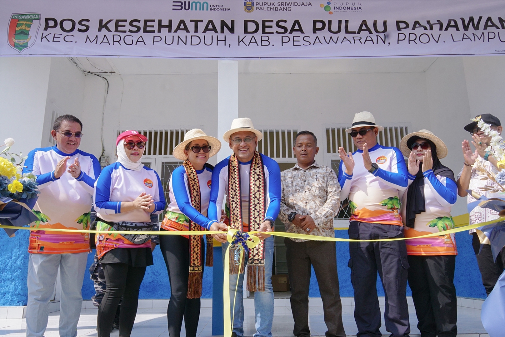 PT Pusri Palembang Berikan Bantuan Kesehatan dan Pendidikan di Pulau Pahawang