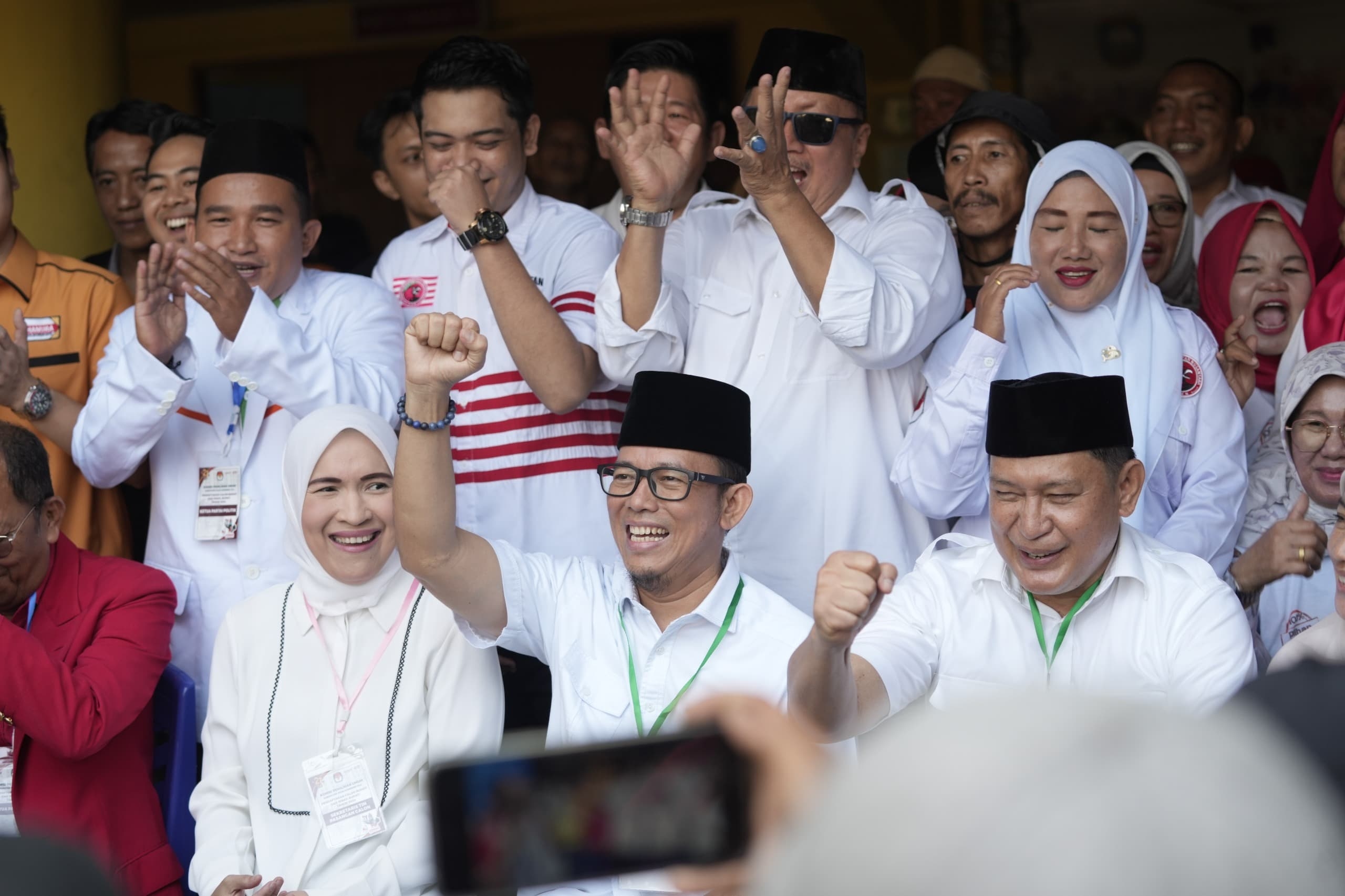 Pasangan Teddy-Meilwansyah dan Marjito Bachri Resmi Daftar ke KPU OKU, Usung Program Pendidikan Gratis