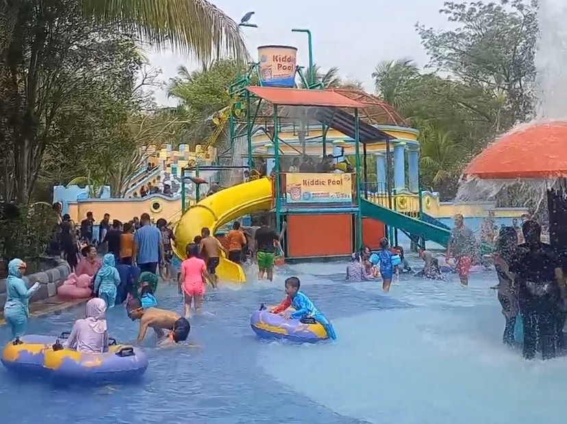 Libur Panjang, Wahana Air Opi Water Fun Jadi Destinasi Favorit Warga Sumsel