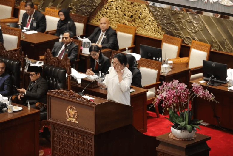Haru! Puan Maharani Menangis saat Pamitan dengan Anggota DPR RI Periode 2019-2024