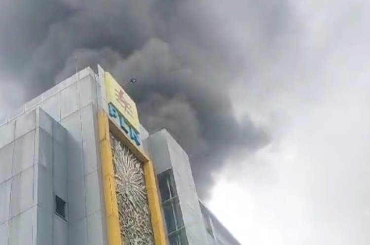 Diduga Akibat Pengelasan, Gedung PT PLN UID S2JB Terbakar