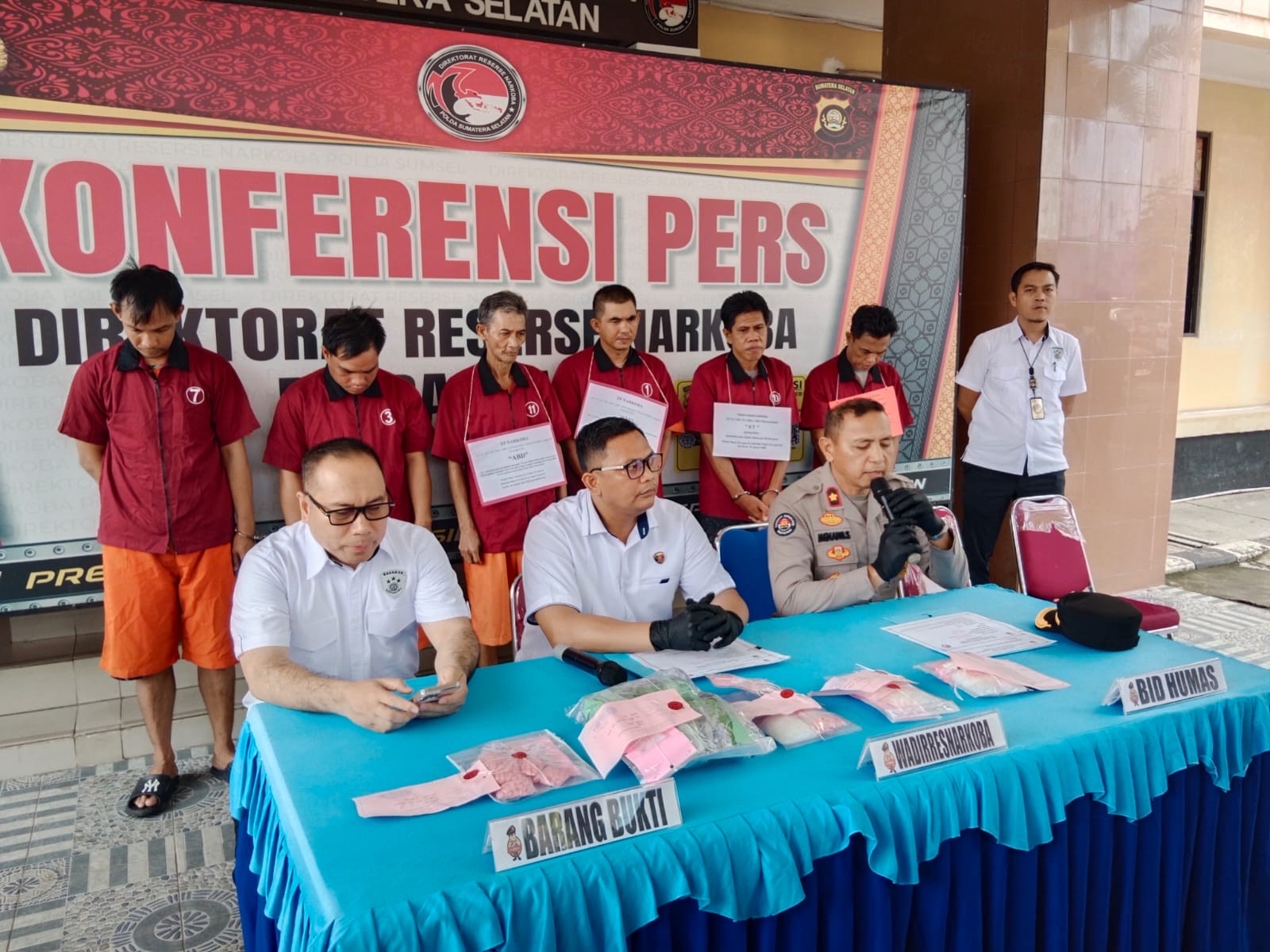 Tergiur Upah Rp2 Juta, Kakek di Palembang ini Jadi Pengedar Narkoba, Sembunyikan Sabu-sabu di Bawah Rumah Panggung