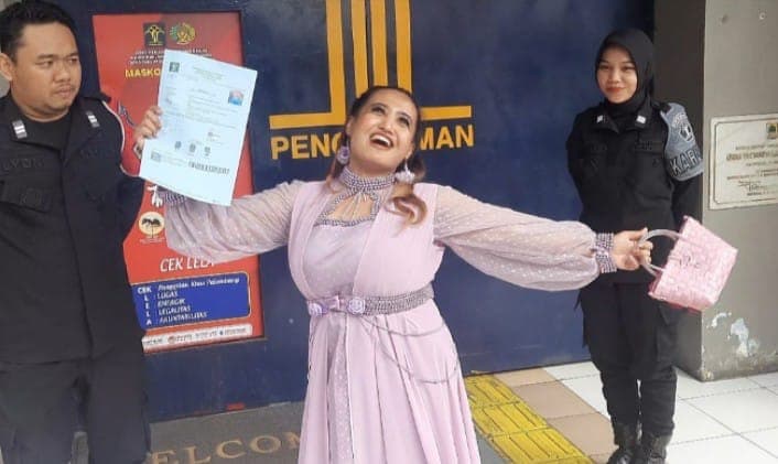 Lina Mukherjee Hirup Udara Bebas: Sekarang Aku Bisa Melihat Dunia Lagi!