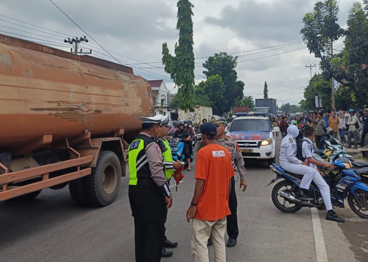 Hendak Memotong Lajur Sebelah Kiri, Seorang IRT di Palembang Meninggal Ditempat