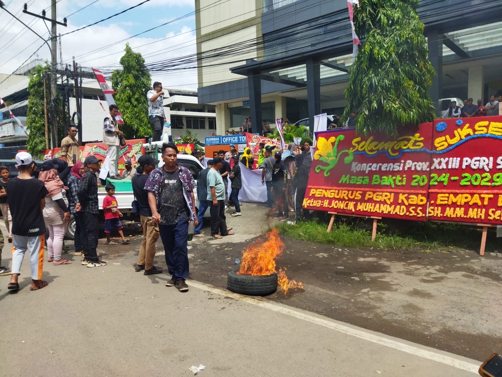 Aksi Unjuk Rasa Warnai Konferda PGRI Sumsel, Zulinto Tegaskan Proses Pemilihan Sesuai Aturan