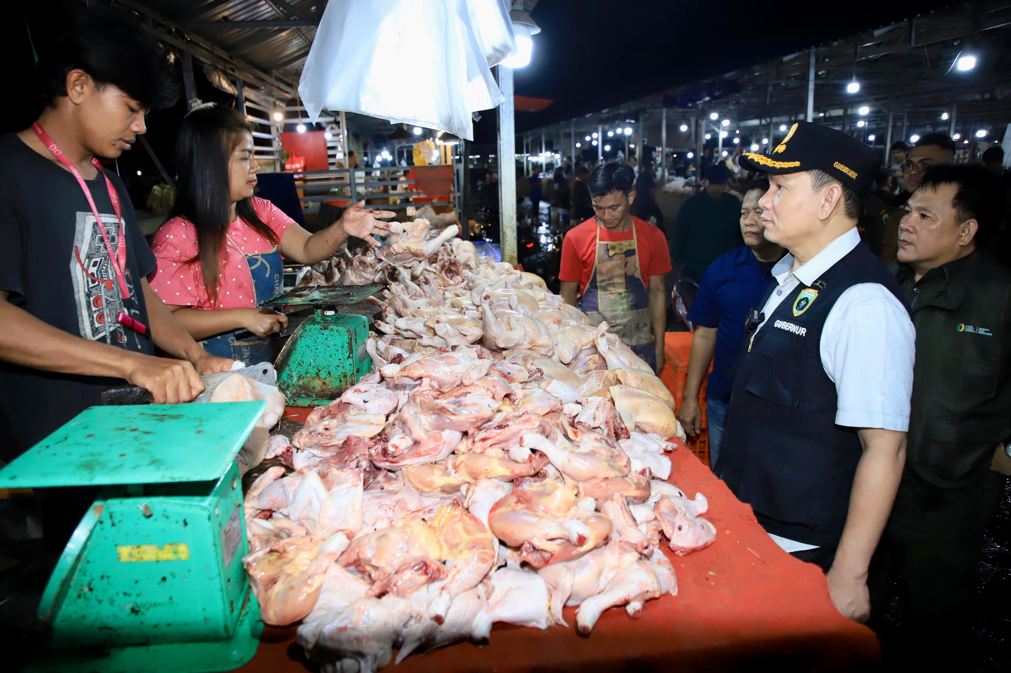 Pj Gubernur Sumsel Sidak Pasar Jakabaring, Pastikan Harga dan Pasokan Pangan Stabil