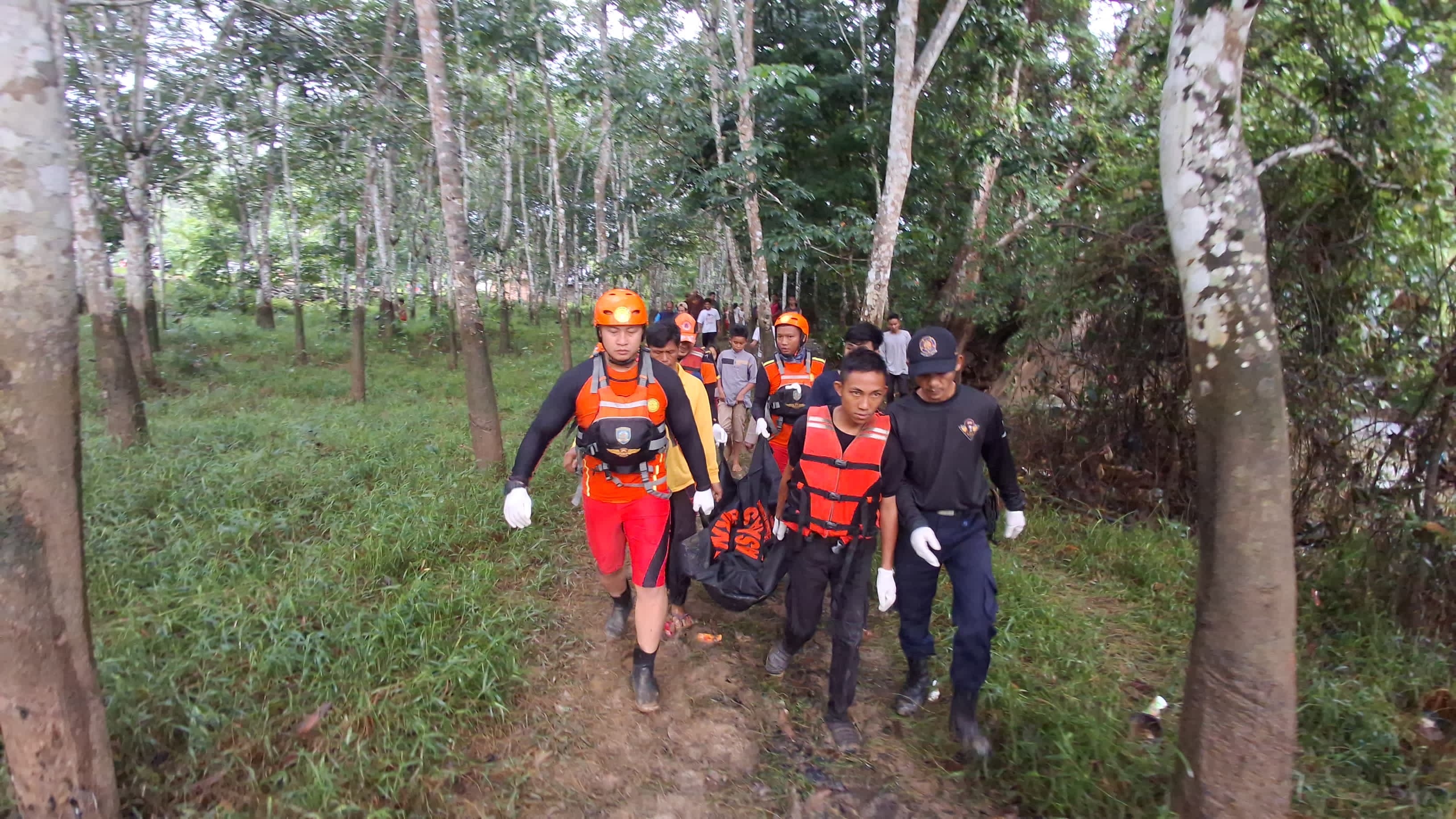 Pelajar Terseret Arus Sungai Niru, Ditemukan Meninggal Dunia Setelah Tiga Hari Pencarian