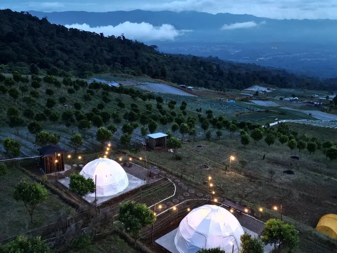 Embun Glamping, Wisata Kemping Mewah dengan Panorama Gunung Dempo
