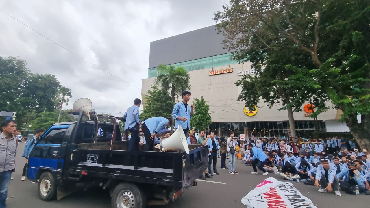 Protes 100 Hari Prabowo-Gibran, Mahasiswa UIN Palembang Gelar Aksi "Indonesia Gelap"