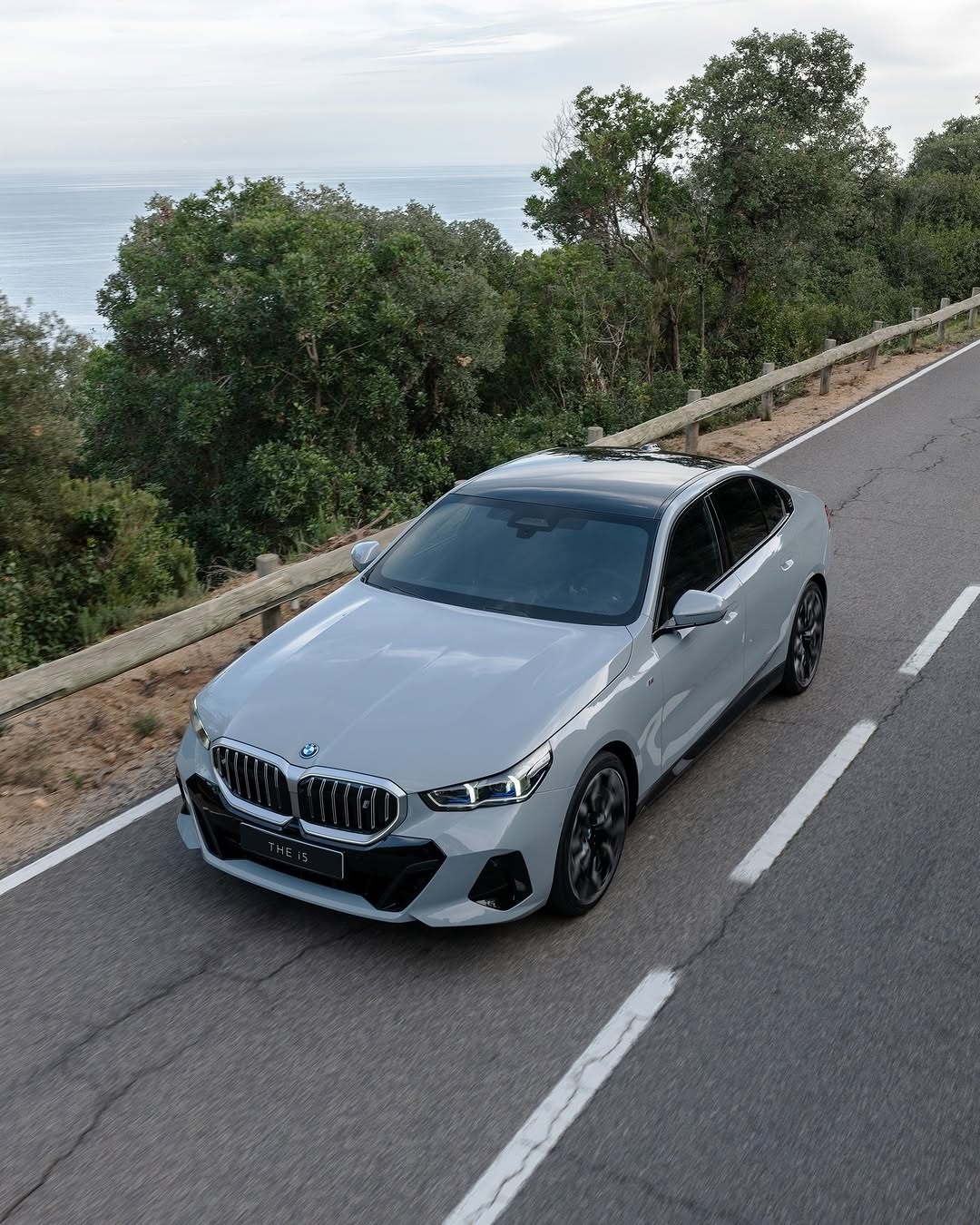 Bak Adegan di Film Action, Ini Fakta-fakta Sedan BMW Terjun Bebas ke Jalan Tol