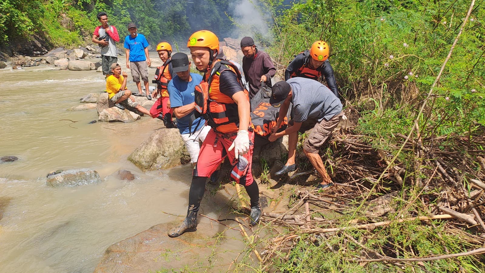 Terseret Arus Saat Pulang dari Kebun, Pasangan Suami Istri Ditemukan Tewas di Sungai Lahat
