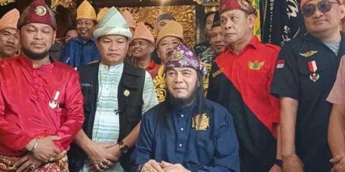 Sultan Iskandar Mahmud Badaruddin Bantah Tuduhan Pengeroyokan