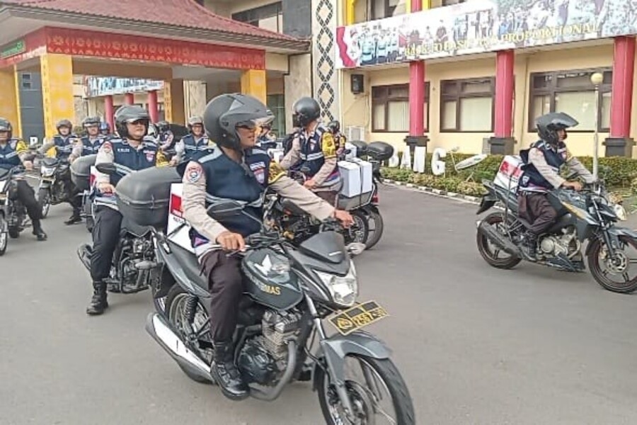 Polrestabes Palembang Salurkan 1.000 Paket Sembako bagi Warga Kurang Mampu