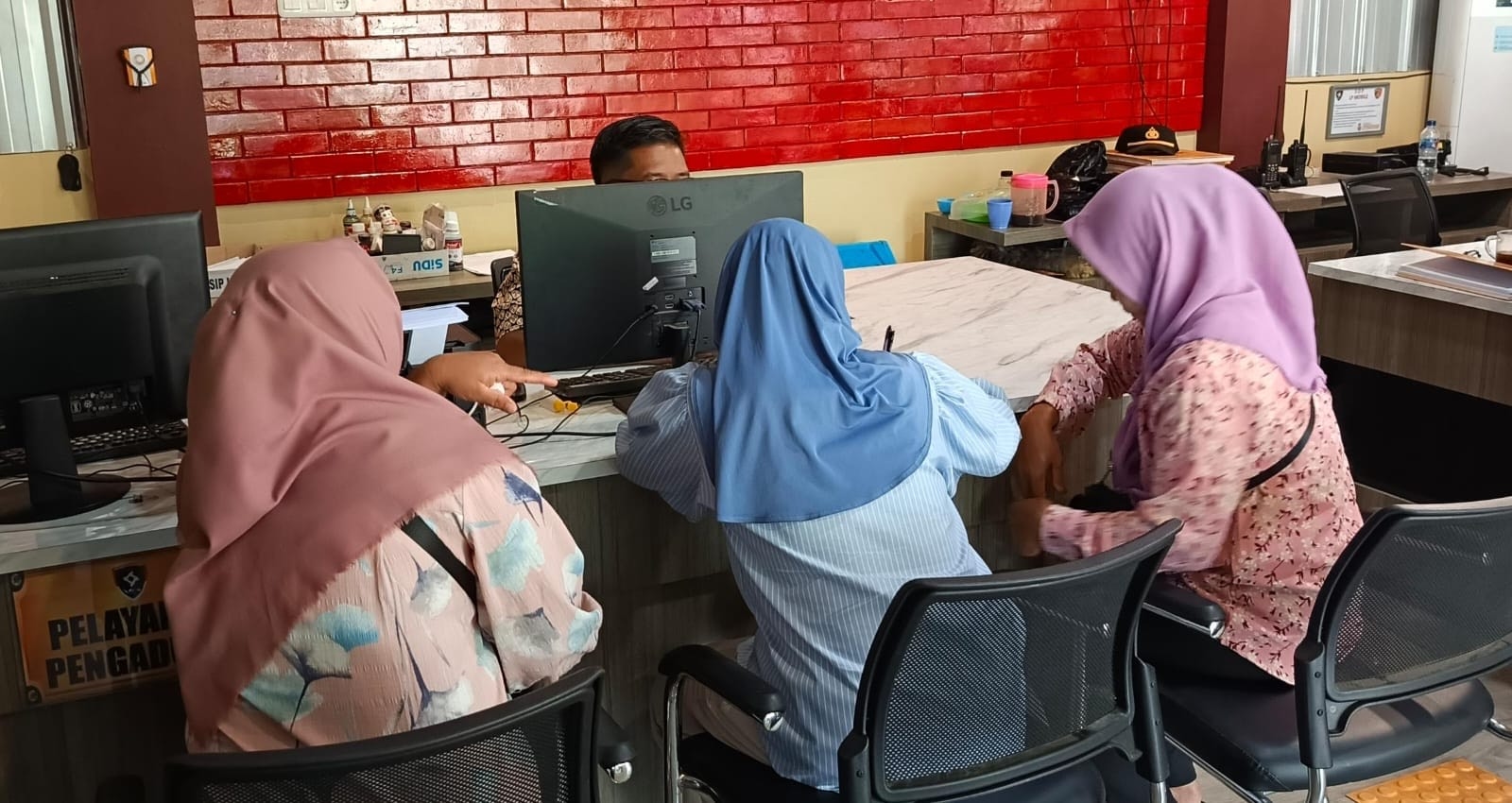 Pencopet Kembali Beraksi di Pasar 16 Ilir, Ibu dan Anak Kehilangan Dua Ponsel Mewah