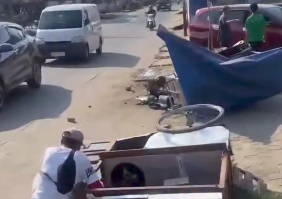 Viral! Mobil Tabrak Gerobak Siomay dan Gorengan di Palembang, Polisi Lakukan Penyelidikan