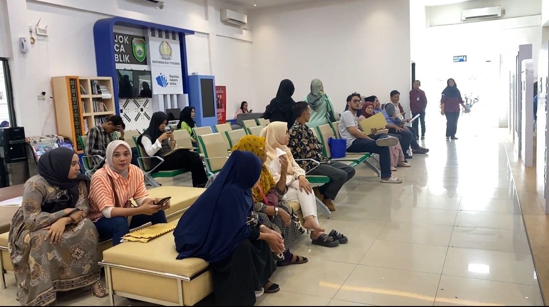 Libur Sekolah, Kantor Imigrasi Palembang Dipadati Warga Urus Paspor