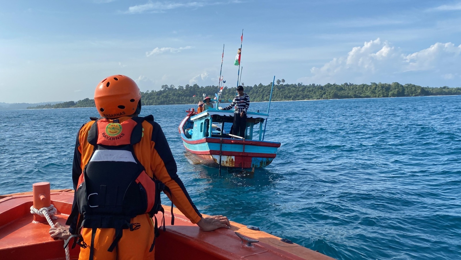Kapal Rombongan DPRD Terbalik di Perairan Mentawai, 1 Korban Belum Ditemukan, 6 Orang Selamat Berenang 6 Jam Sebrangi Lautan