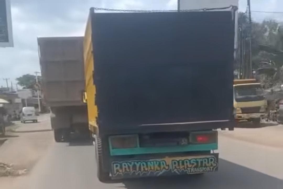 Viral! Sopir Truk Tabrak Motor di Simpang Bandara Palembang, Kabur Tanpa Plat Nomor