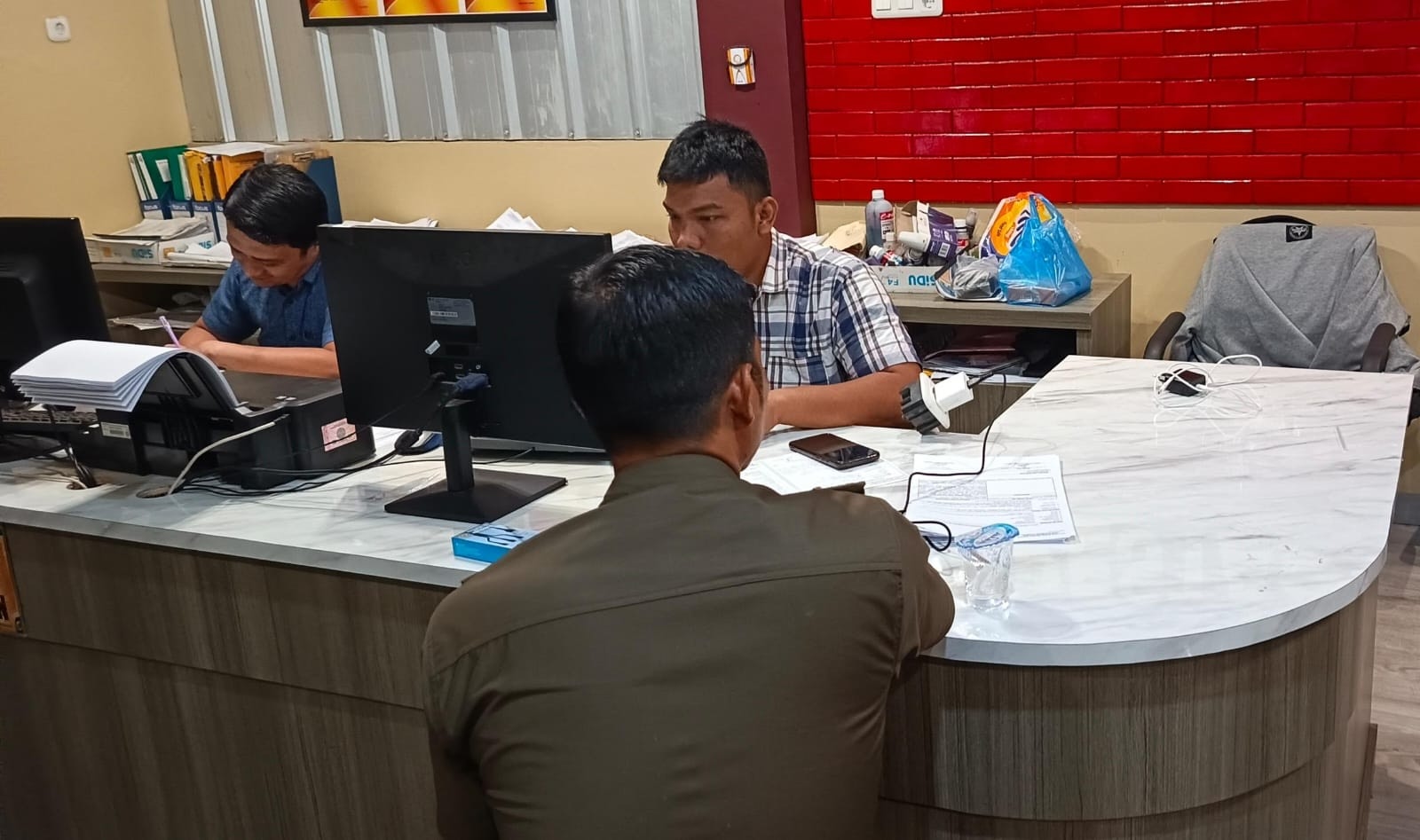 Beli Mobil Murah di Facebook untuk Hadiah Istri, Pria Ini Justru Tertipu Rp70 Juta