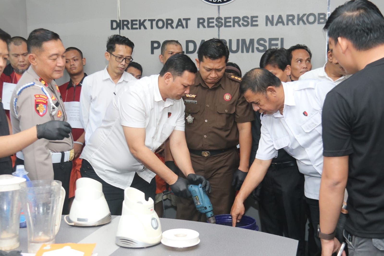 Polda Sumsel Musnahkan 653 Gram Sabu, 11 Tersangka Diringkus