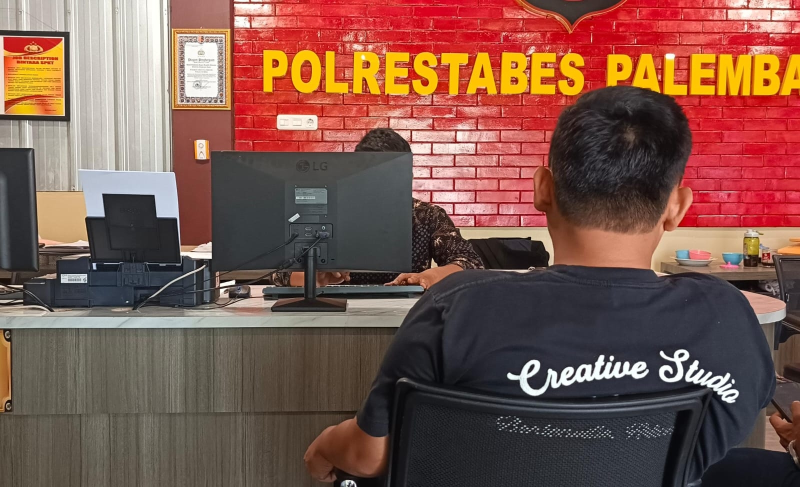 Terekam CCTV, Pencuri Besi di Kantor Dinas Pemberdayaan Perempuan Palembang Diburu