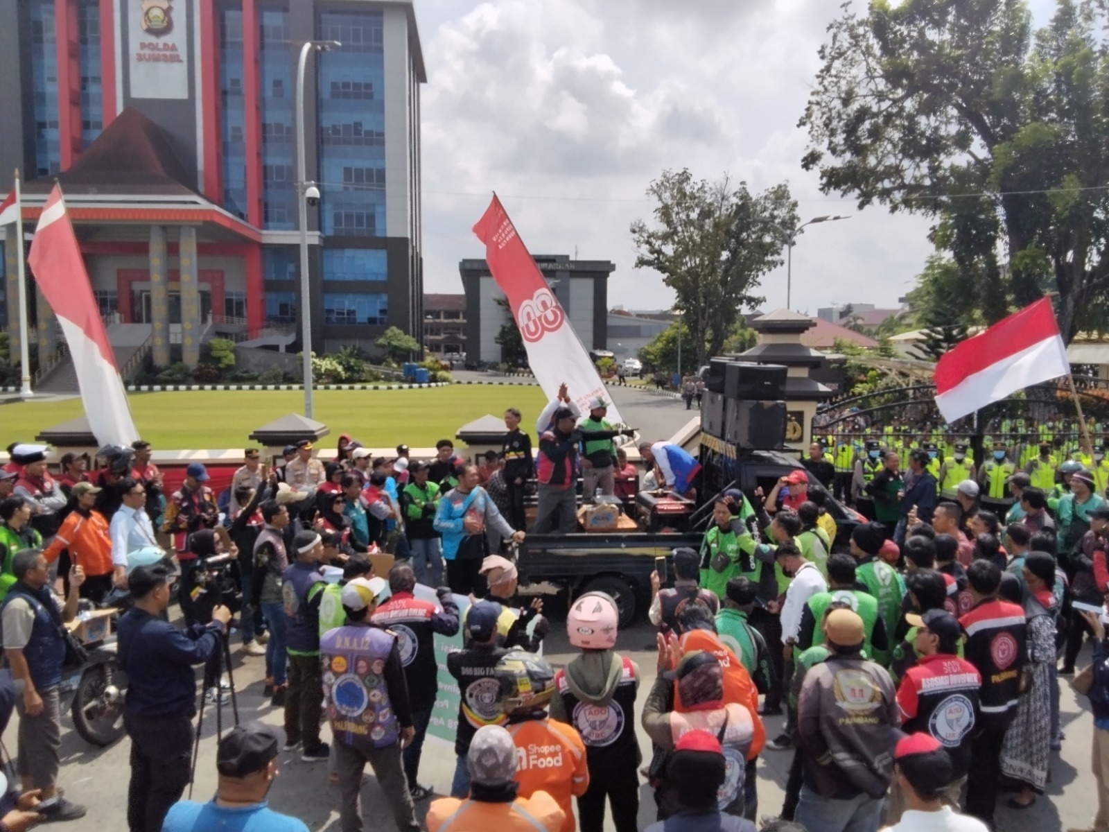 Ratusan Driver Ojol Sumsel Desak Pengungkapan Identitas Pelaku Kasus Affan Kurniawan