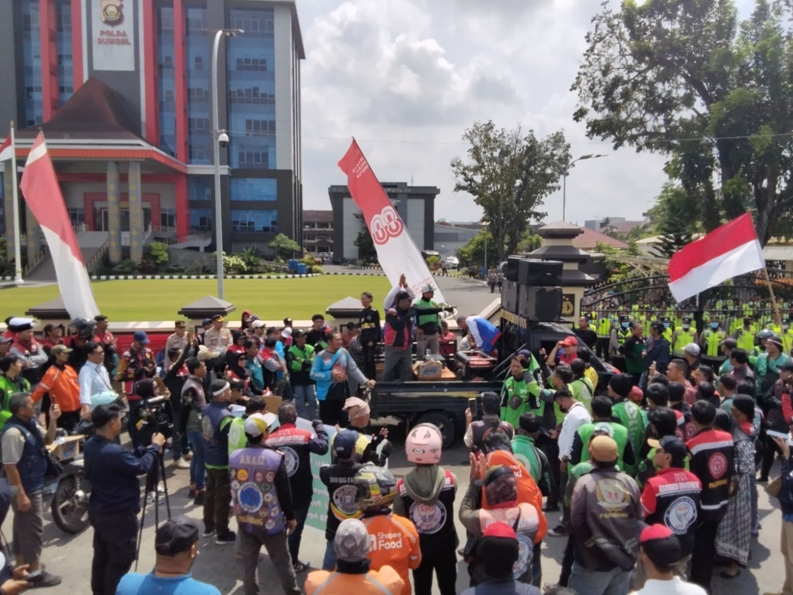 Ratusan Driver Ojol Sumsel Desak Pengungkapan Identitas Pelaku Kasus Affan Kurniawan