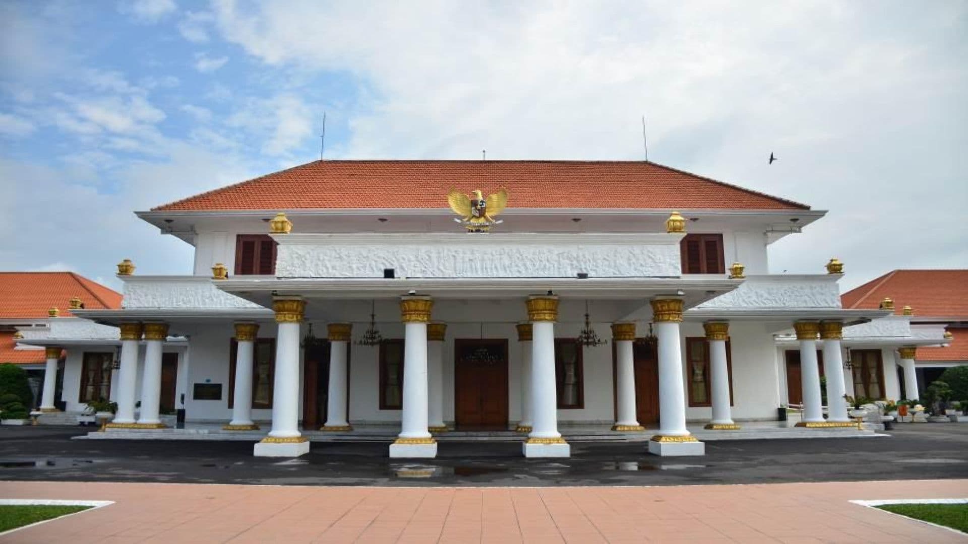 Menilik Sejarah Gedung Negara Grahadi, Cagar Budaya Surabaya yang Hangus Dibakar Massa