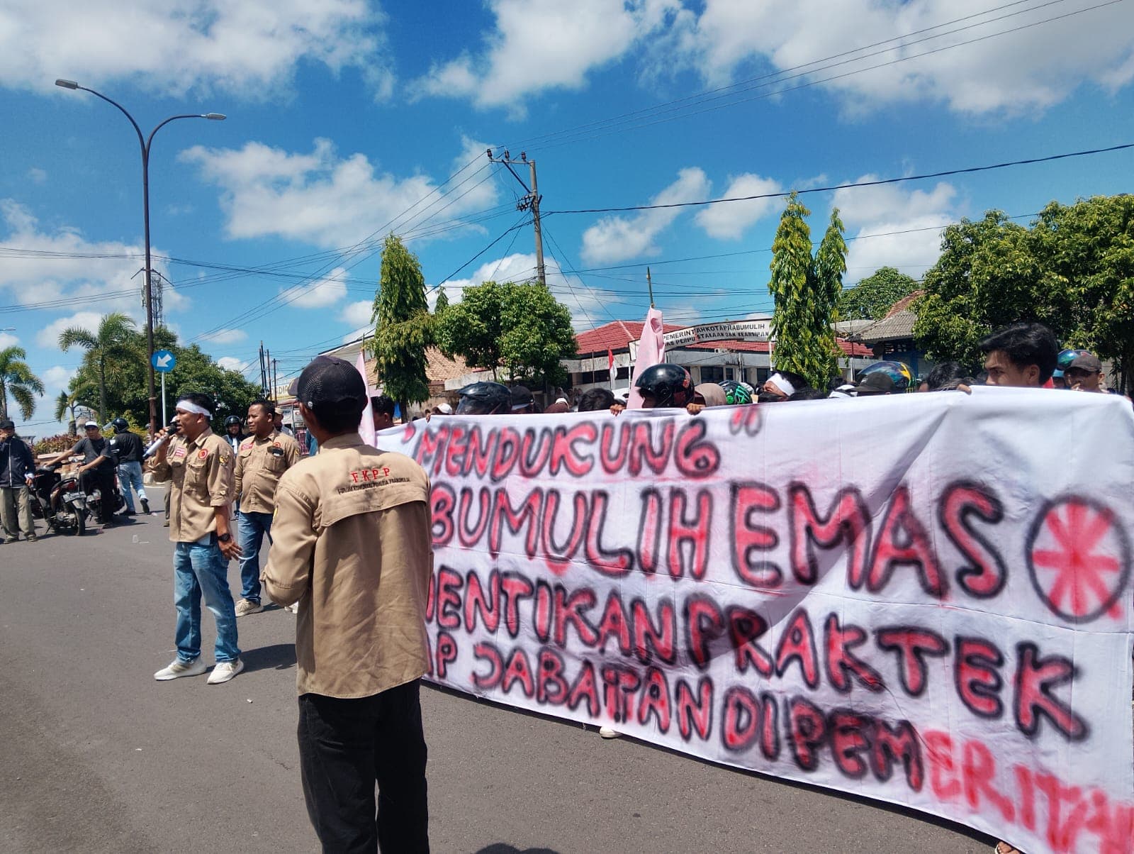 Massa FKPP Desak DPRD Usut Dugaan Rangkap Jabatan Wakil Wali Kota Prabumulih