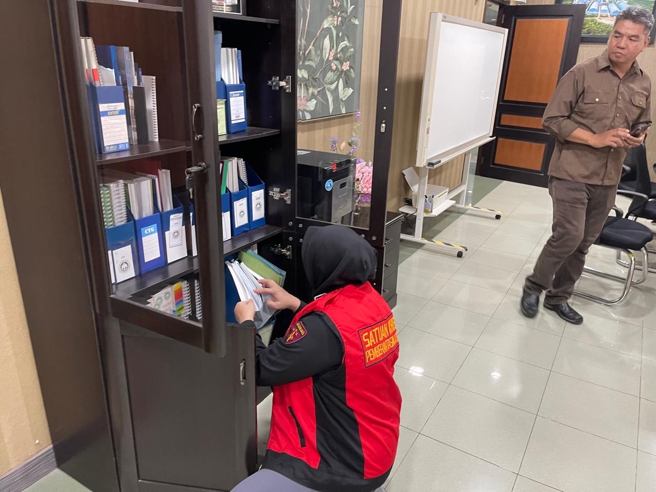 Kejati Sumsel Temukan Bukti Baru Saat Geledah Kantor Distributor Semen di Palembang