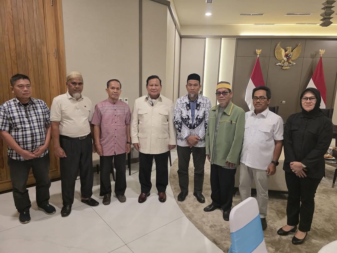 Kisah Rasnal dan Abdul Aziz: Niat Bantu Guru Honorer Berujung Penjara, Kini Dapat Rehabilitasi Nama dari Prabowo