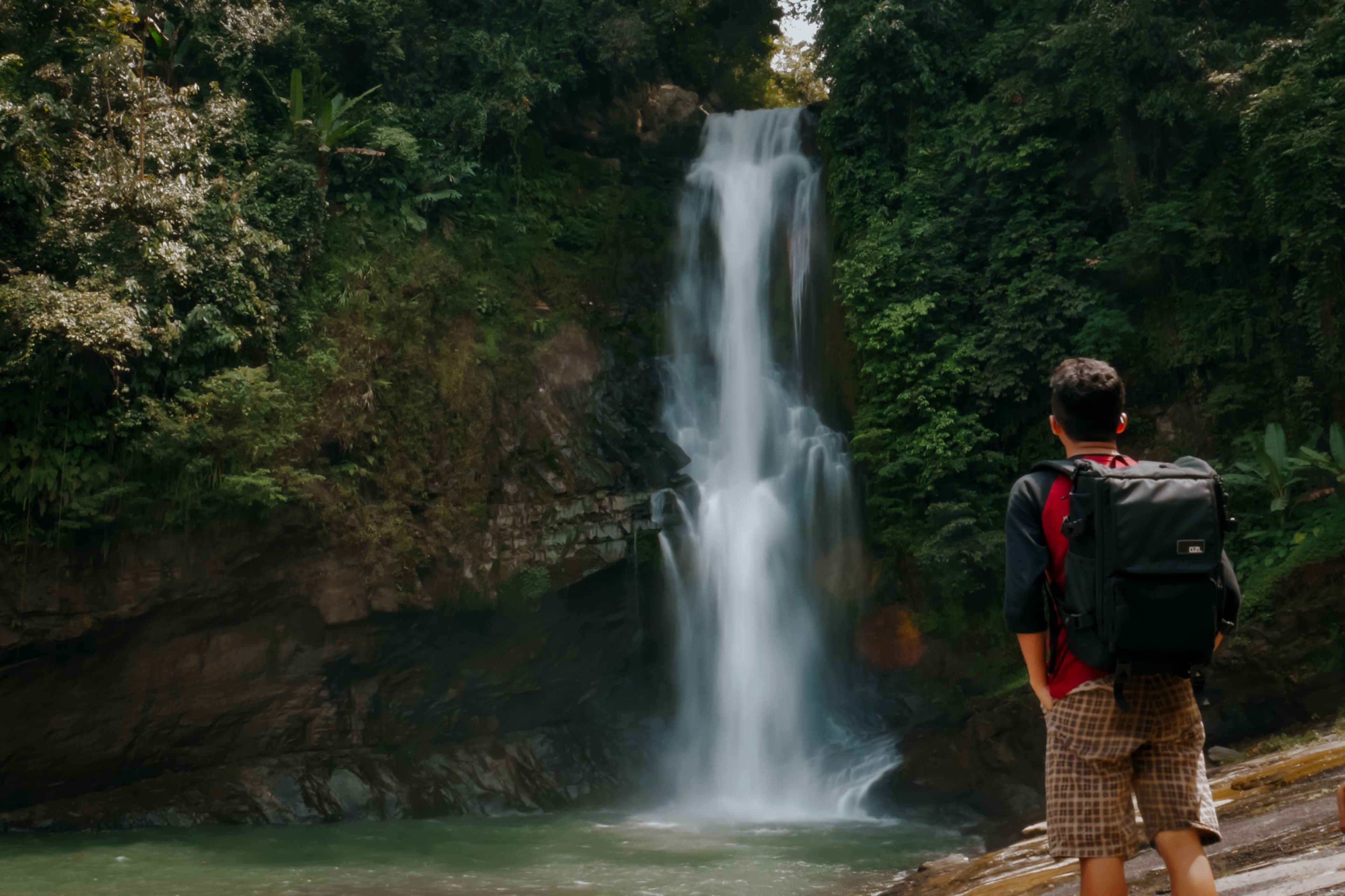 4 Rekomendasi Air Terjun Sumatera Selatan, Cocok untuk Trekking di Akhir Pekan